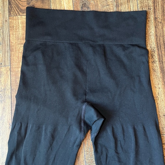 PINK Victoria's Secret Black Leggings with Logo - Picture 8 of 8